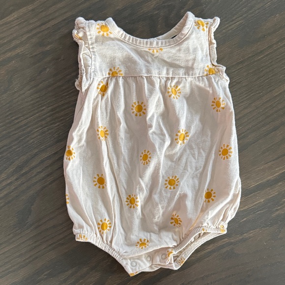 Old Navy Other - Old Navy Sunshine Ruffle-Sleeve Jersey-Knit
Romper | 0-3 Months